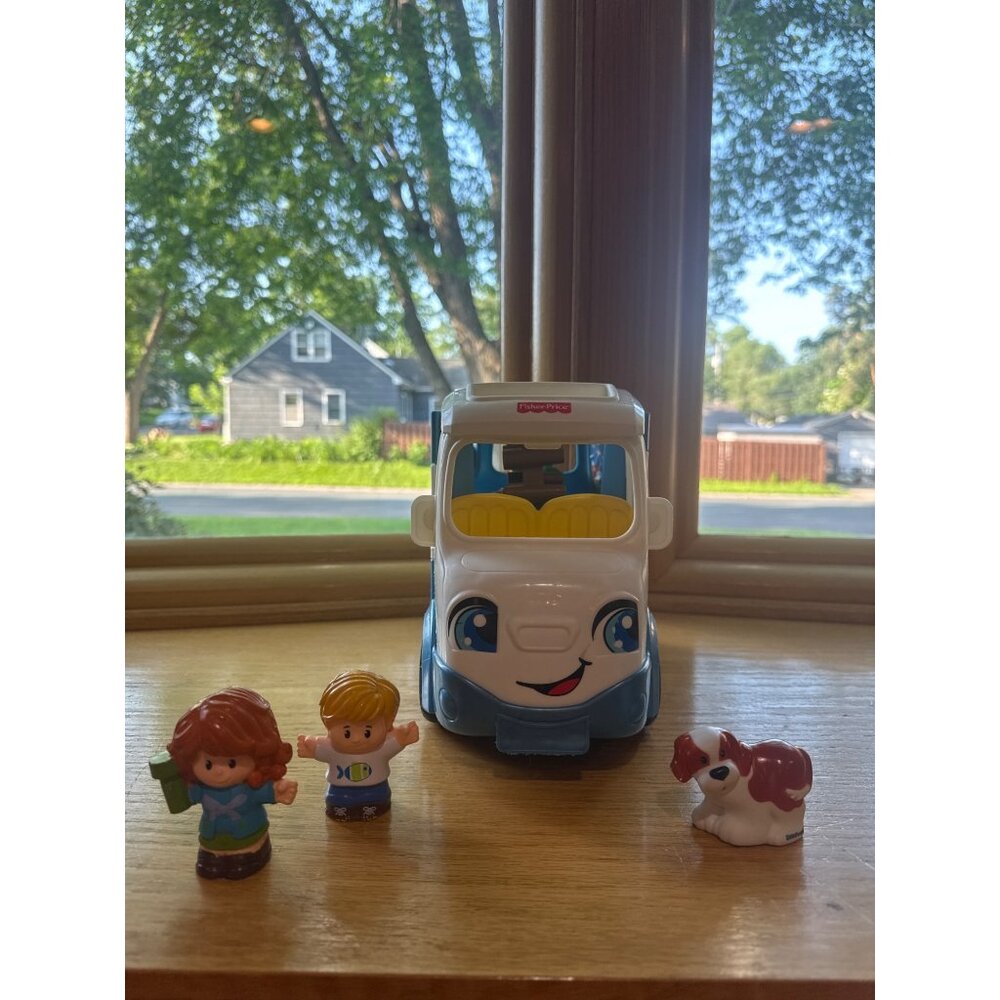 Fisher-Price Little People Songs & Sounds Camper Toy Set With Figures & Accessor